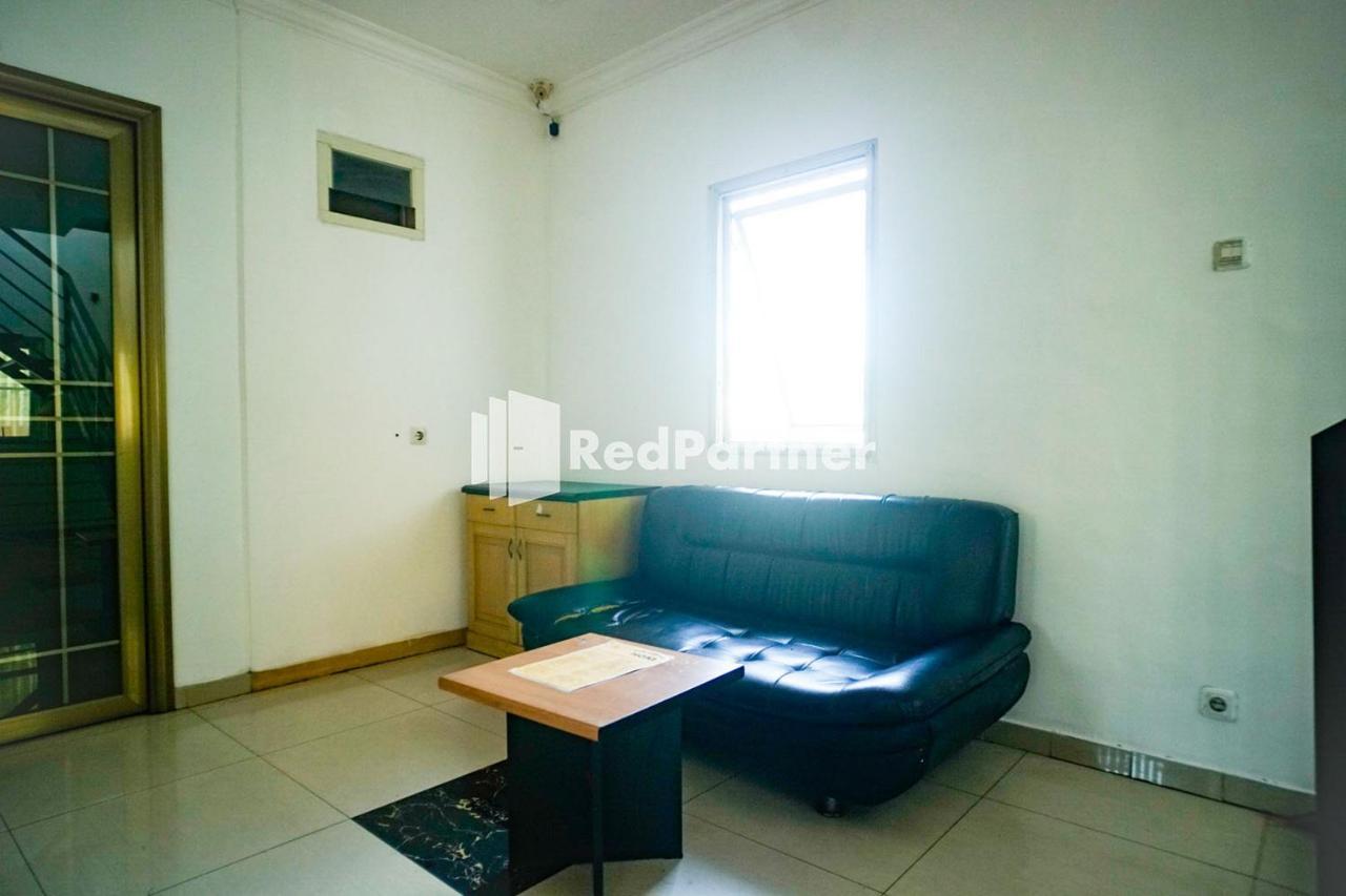 Hoki Homestay Redpartner Surabaya Ngoại thất bức ảnh