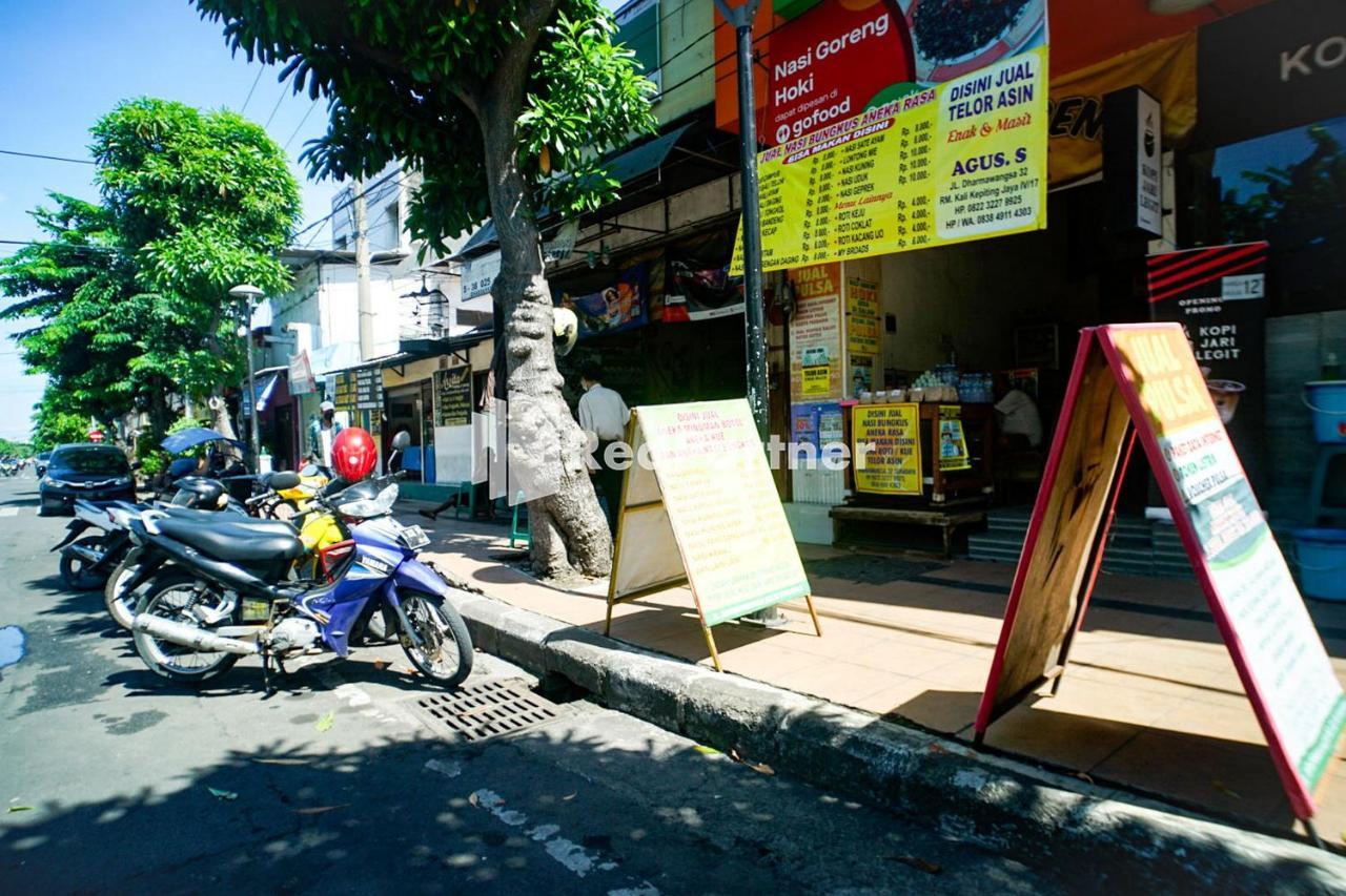 Hoki Homestay Redpartner Surabaya Ngoại thất bức ảnh