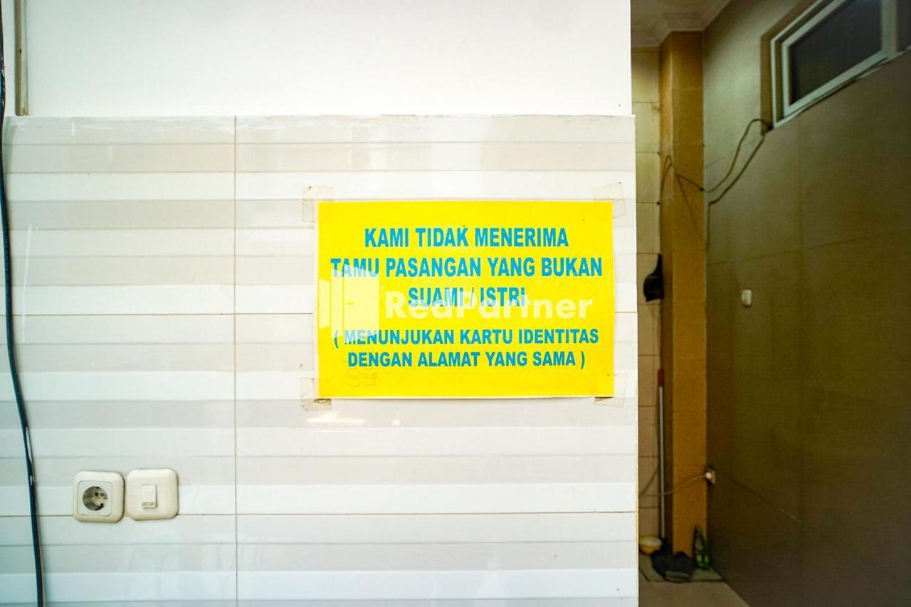 Hoki Homestay Redpartner Surabaya Ngoại thất bức ảnh